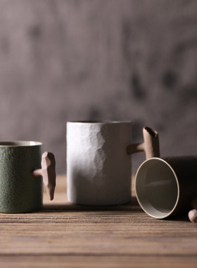 半手工陶瓷马克杯咖啡店日式个性复古创意磨砂条纹高大上木柄杯
