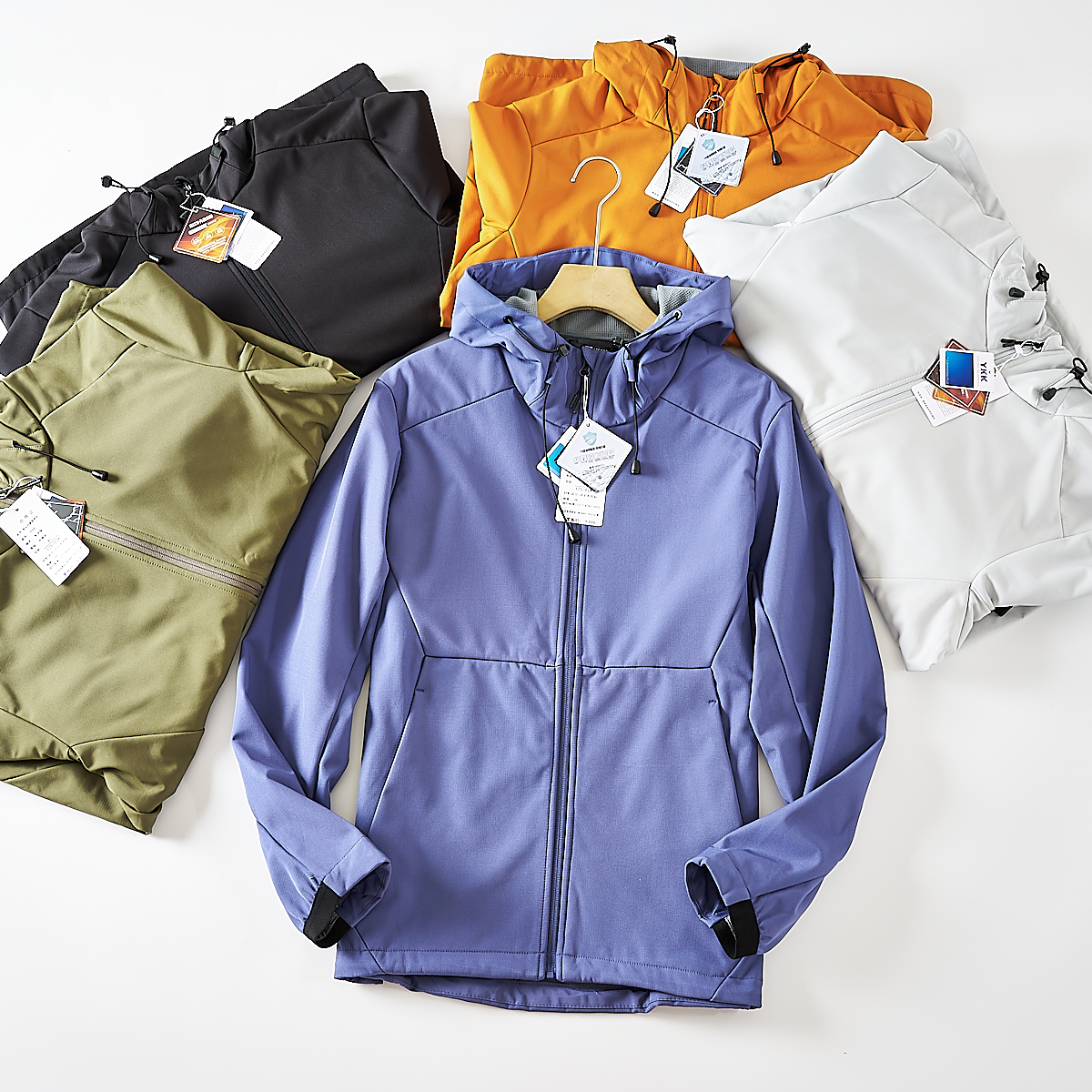 高品质软壳衣！柜998！科技暖绒 秋季男女款户外防泼水连帽冲锋衣