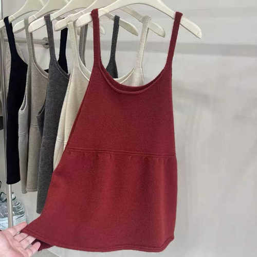 红色针织吊带背心上衣