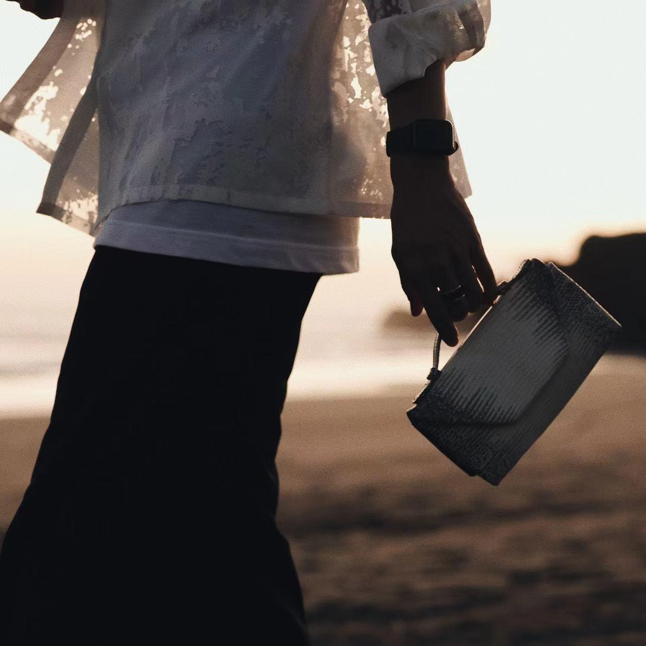 台湾轻奢小众设计师牛皮包