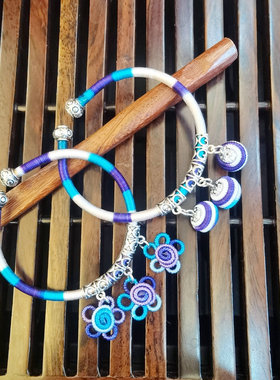 云南民族风儿童女孩苗银小球球花朵手镯饰品学生手链彩绳编织手环