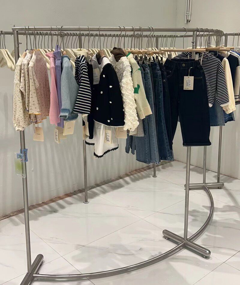 服装店展示架落地式不锈钢弧形中岛架男女童装店货架陈列架道定制