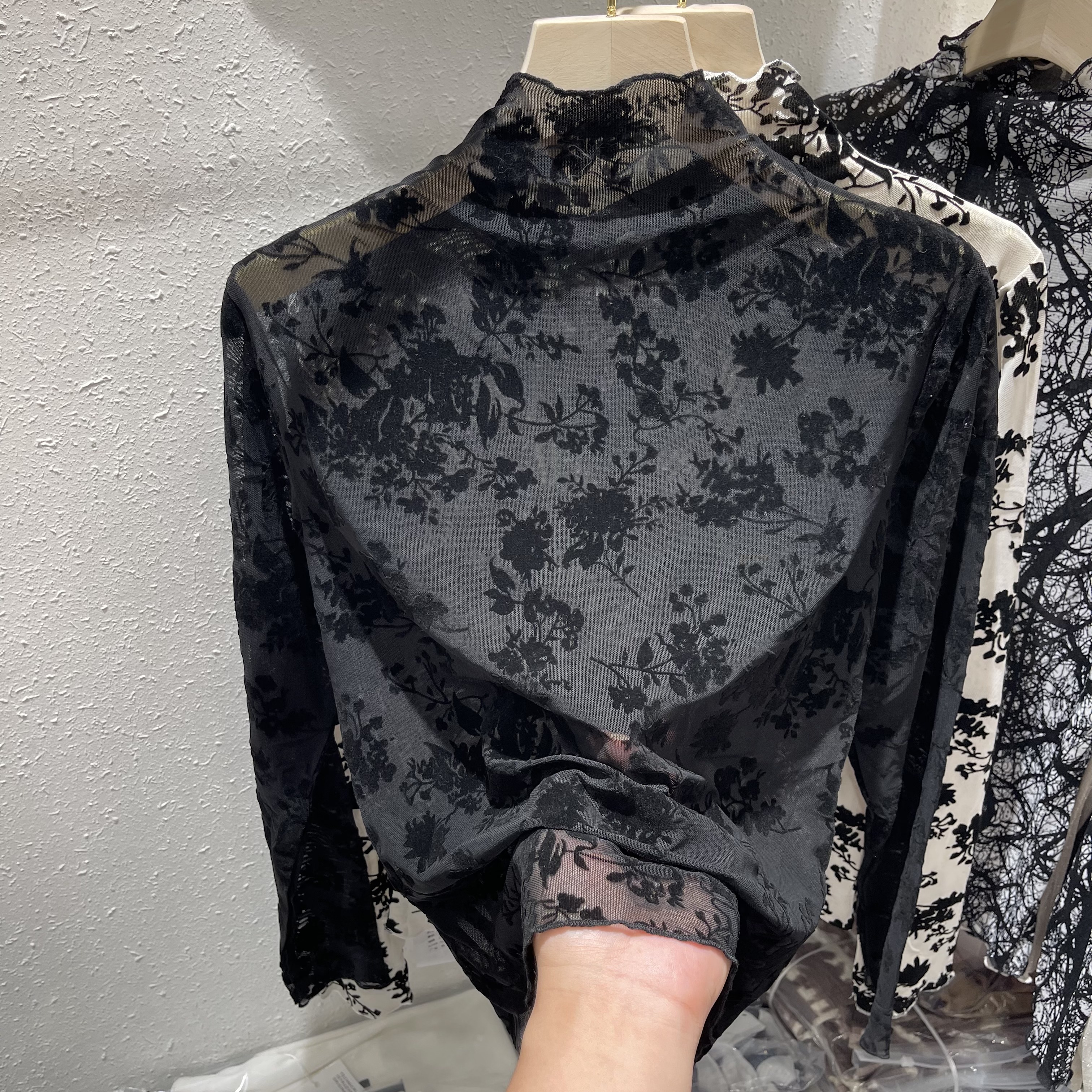 欧货半高领碎花蕾丝植绒长袖T恤女2025春季新款内搭打底衫上衣ins