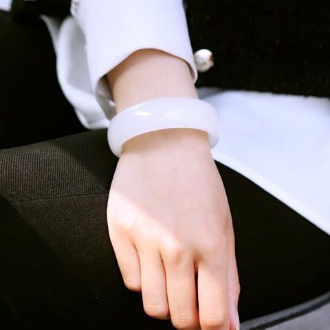 天然新疆和田玉手镯羊脂白玉加宽贵妃镯子高档白玉真品礼盒包邮