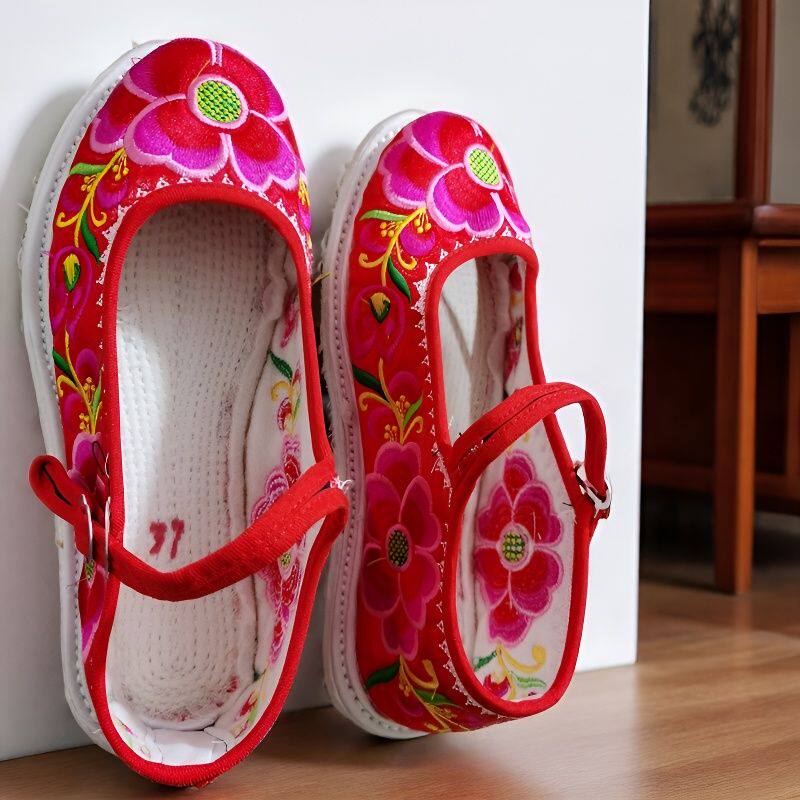 民族风绣花鞋女手工千层底老北京布鞋圆头平底妈妈鞋红色