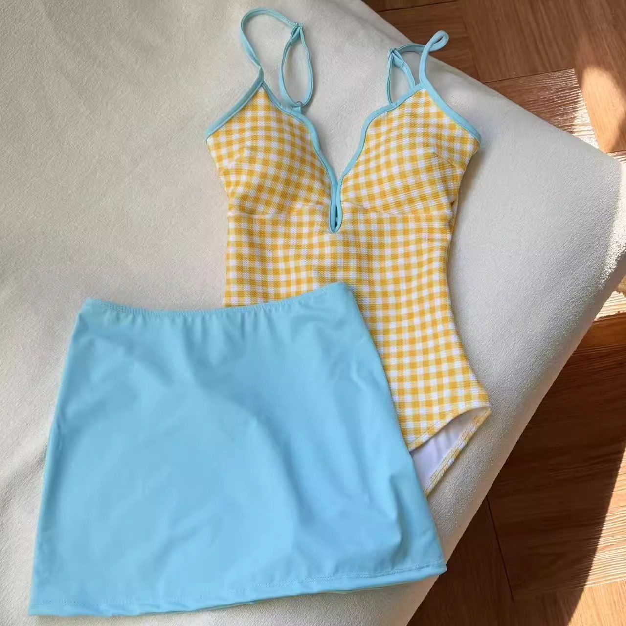 高颜值小清新纯欲风少女黄蓝格子连体游泳衣女两件套遮肉显瘦温泉