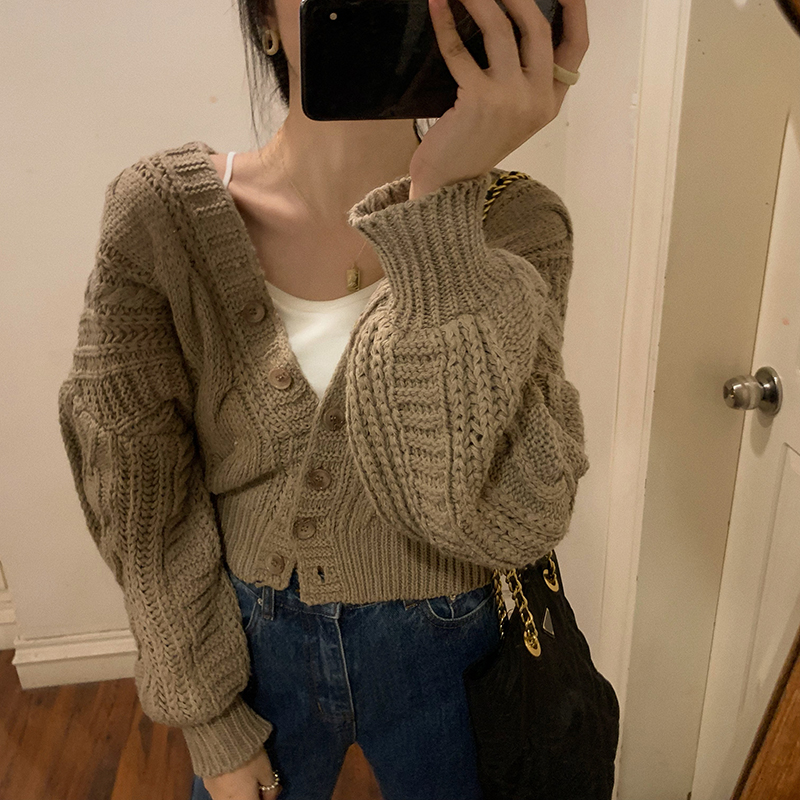 Real shot: loose twist cardigan sweater + high waist gentle wind floral skirt