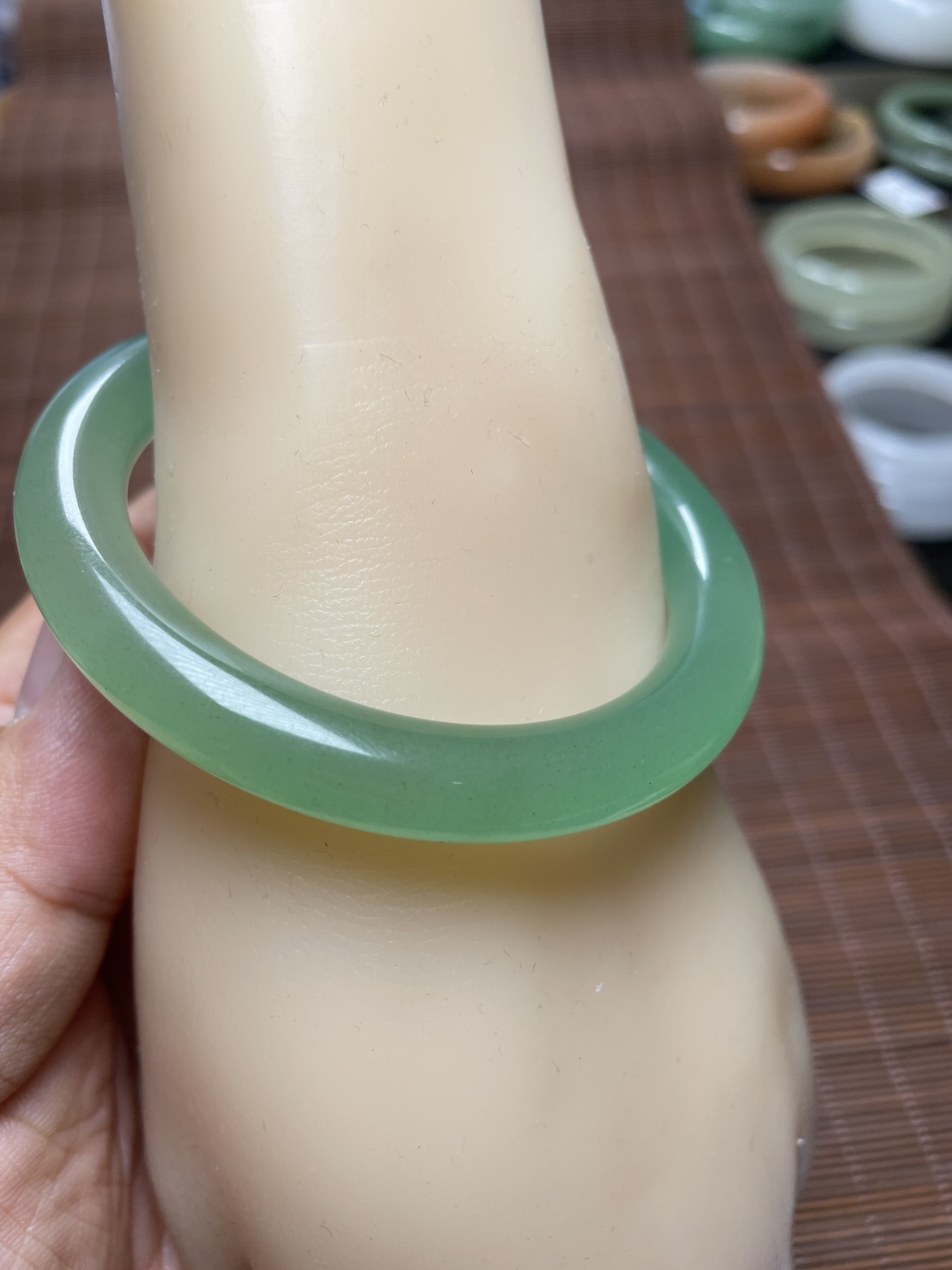 新疆金丝玉天然A货东陵玉手镯圆镯晴水冰糯种