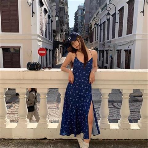 无恙Ranwear 星河少女 双版本法式碎花度假风v领收腰露背吊带裙