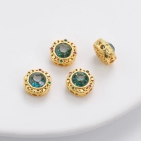 47# отверстие зеленое | Медь из песочного золота, инкрустированная стеклянными бусинами-спейсерами, круглые 10мм, диаметр отверстия около 1,5мм, 1 шт./пакет