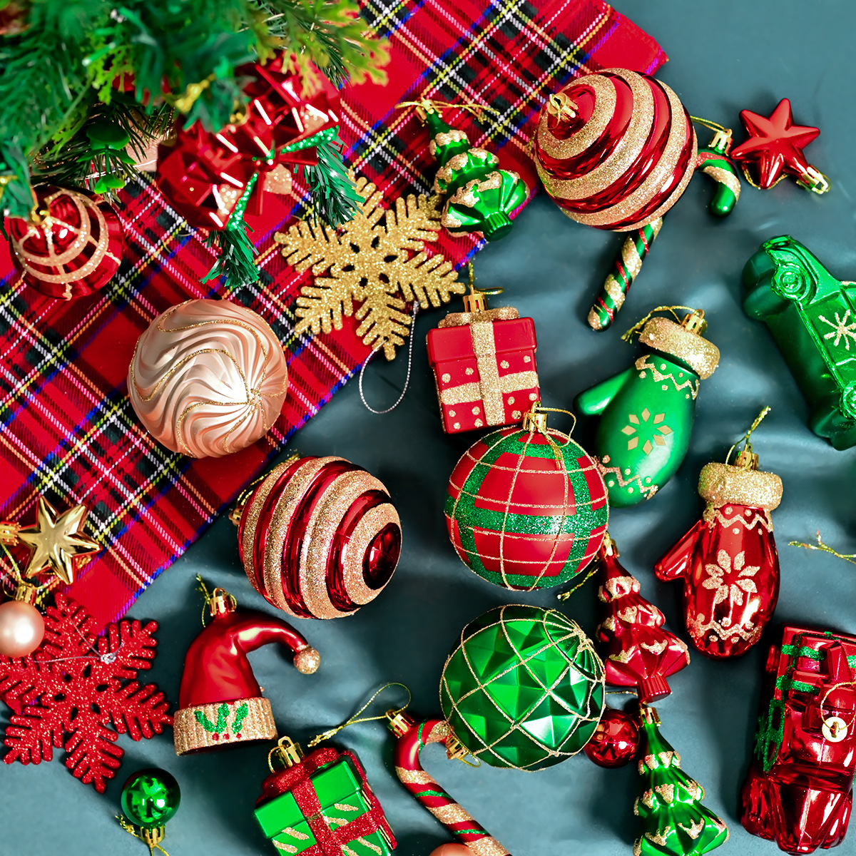 圣诞装饰品礼盒异形手绘塑料球