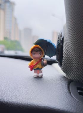 雨伞女孩汽车摆件汽车中控台治愈系装饰可爱车载装饰品