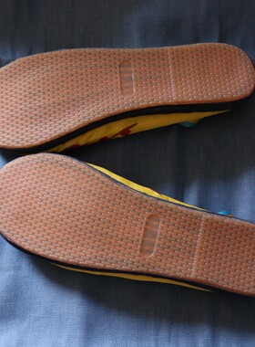 直销加胶绣花鞋耐穿黄色牛筋底