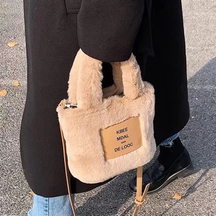 毛毛包女2025新款冬季包包斜挎包高级质感大容量毛绒毛茸茸水桶包