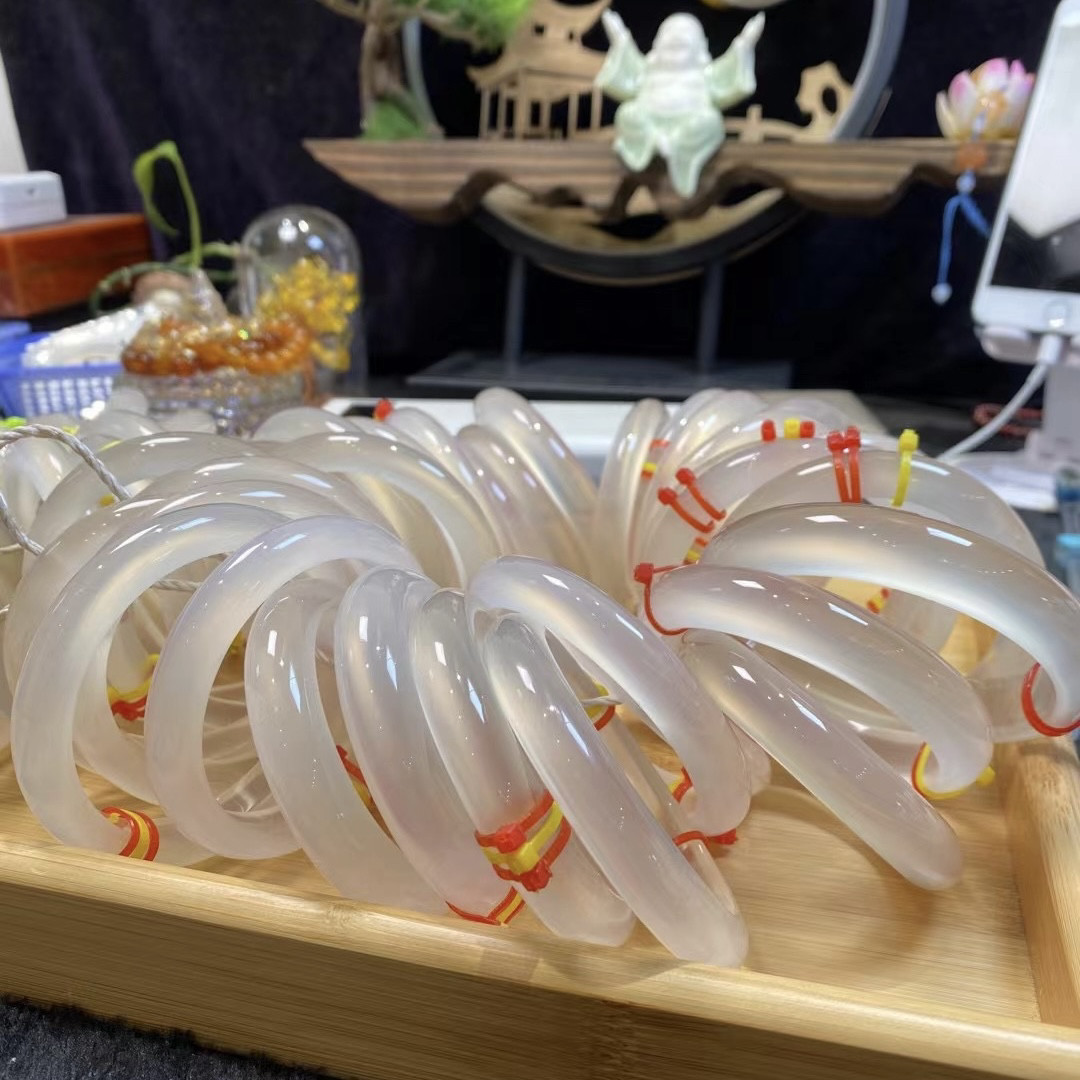 冰种玉髓手镯香槟金玛瑙手镯天然高冰玉髓手镯白月光手镯女士百搭
