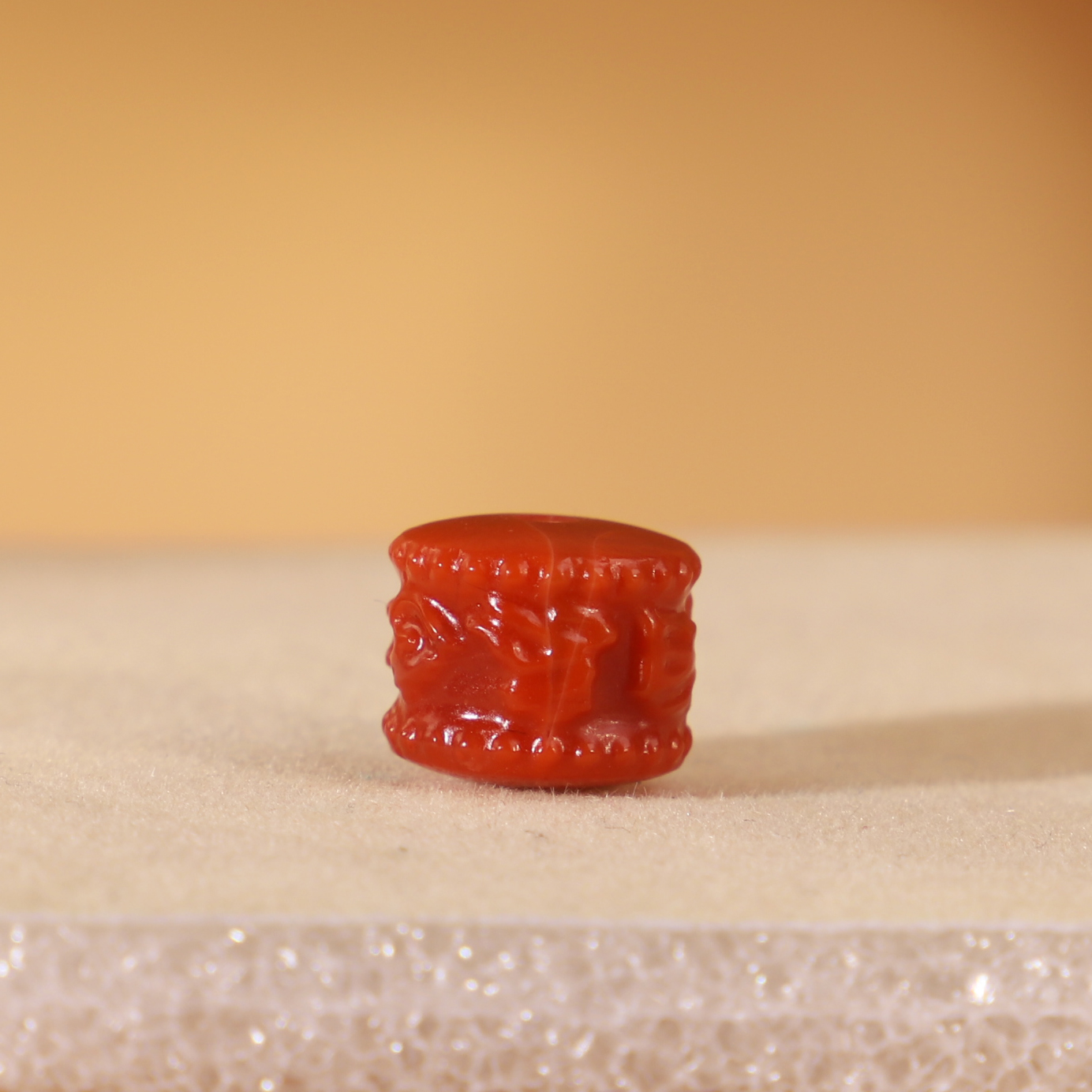 瓦西南红精雕六字真言老形桶珠