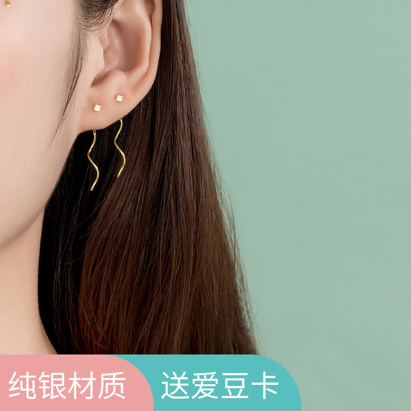 2026年新款潮纯银女小巧耳饰镀18k黄金耳线短款波浪方块流苏耳环图片