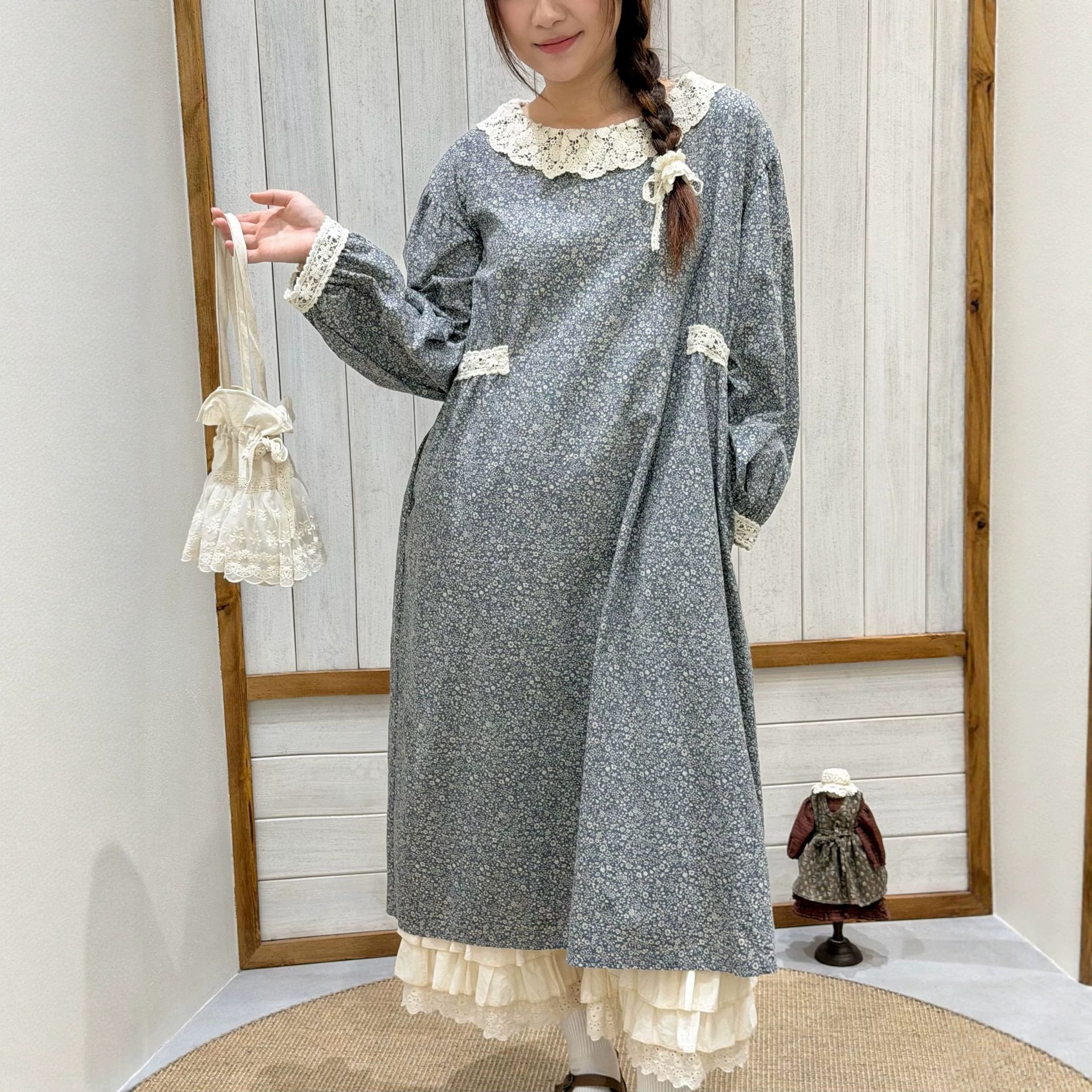 秋季新款复古日系小清新刺绣花边领棉麻碎花长裙宽松长袖连衣裙女