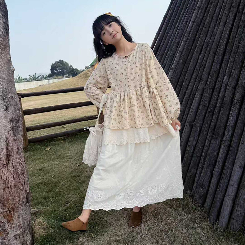 韩系潮流杏色碎花设计感长袖衬衫女春夏新款圆领灯笼袖宽松上衣