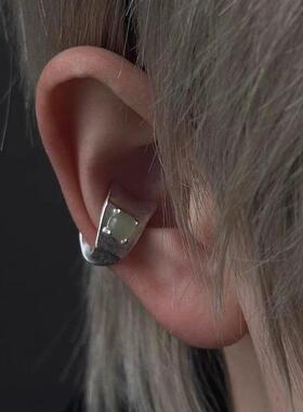 冷淡风银色哑光磨砂高级感耳骨夹2025春款清冷感无耳洞绿色耳饰