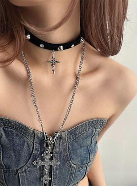 暗黑y2k辣妹风皮质铆钉choker叠戴十字架项链女个性亚文化锁骨链
