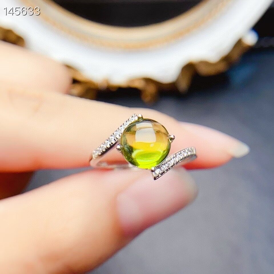 天然橄榄石戒指，S925银镶嵌、简单大气主石8*8mm （9620010）图片