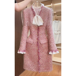 高档设计师气质名媛V领连衣裙2025冬季新款轻奢洋气修身显瘦A字裙