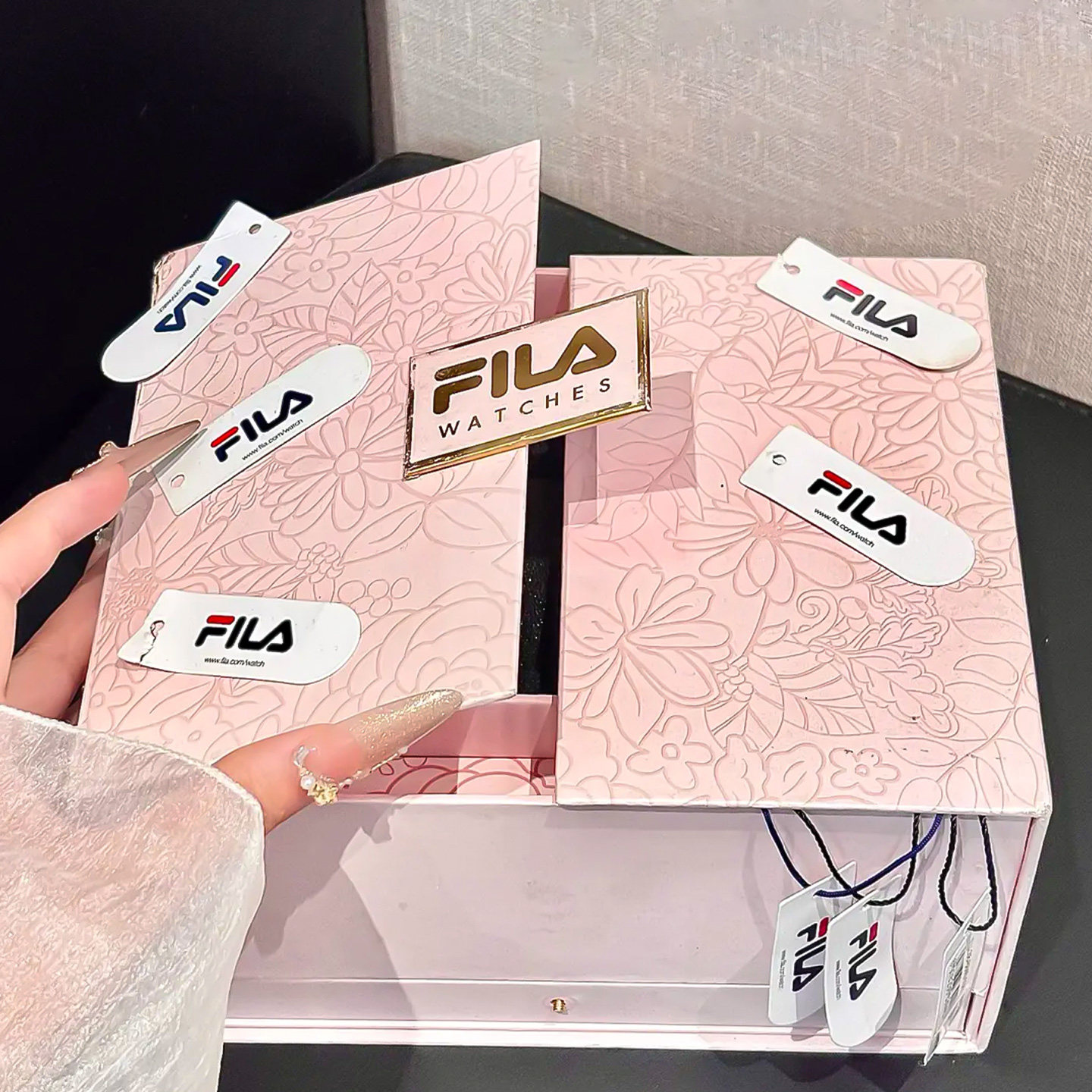 FILA斐乐女士手表女款轻奢小众高级感腕表送女生朋友闺蜜生日礼物