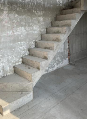 土建别墅改造浇筑水泥楼梯踏步隔层复式阁楼搭建混凝土现浇楼板