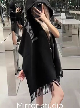 高版连帽流苏大王披肩羊毛围巾女字母高级感秋冬保暖拍照出片外搭