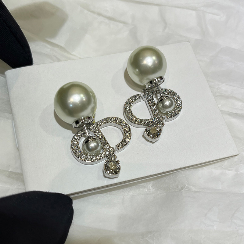 2026年新款爆款CD字母银色镶钻单钻珍珠耳环女轻奢高级感气质耳饰