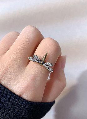 Aomidior/奥米迪奥蜻蜓镶钻戒指