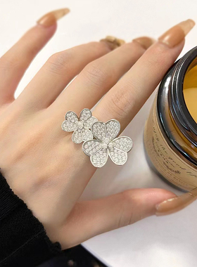 奥米迪奥三叶草镶钻戒指