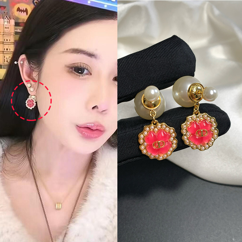 字母玫红色四叶草珍珠耳钉女韦雪同款D家耳环高级感轻奢新款耳饰