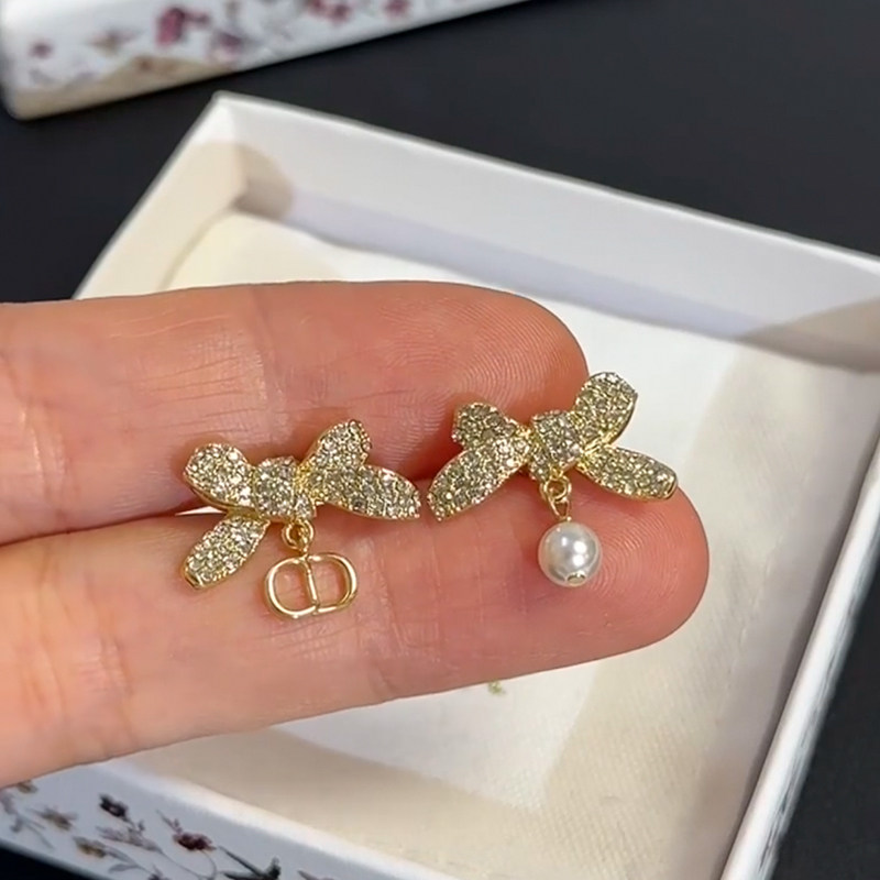 D家镶钻蝴蝶结字母珍珠耳环女