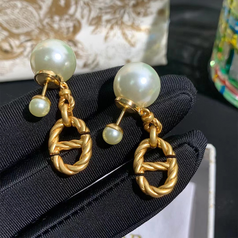 奥米迪奥猪鼻子麻花珍珠耳钉
