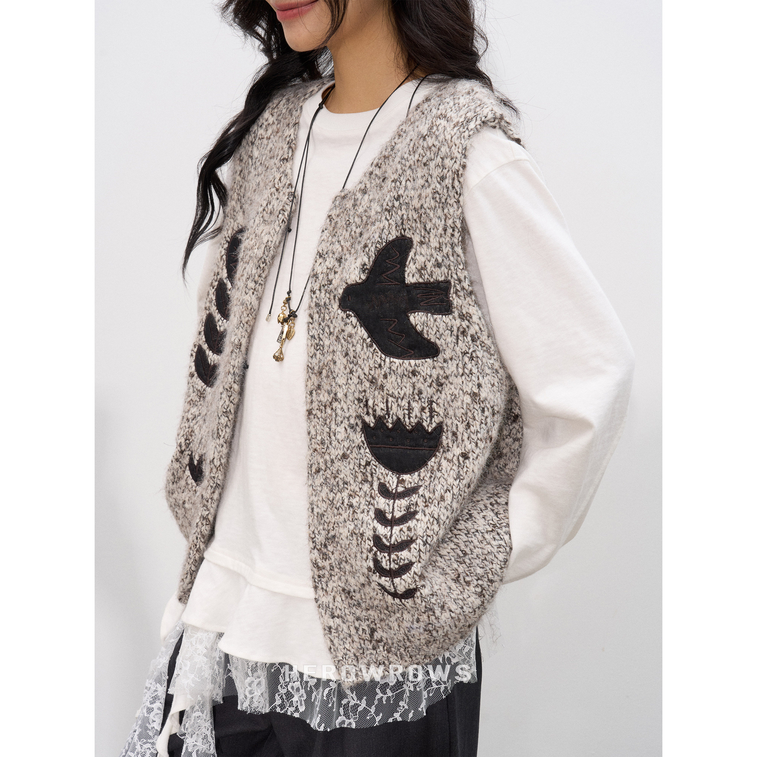 Herowrows 25AW 趣味刺绣针织马甲  复古文艺叠穿毛织背心