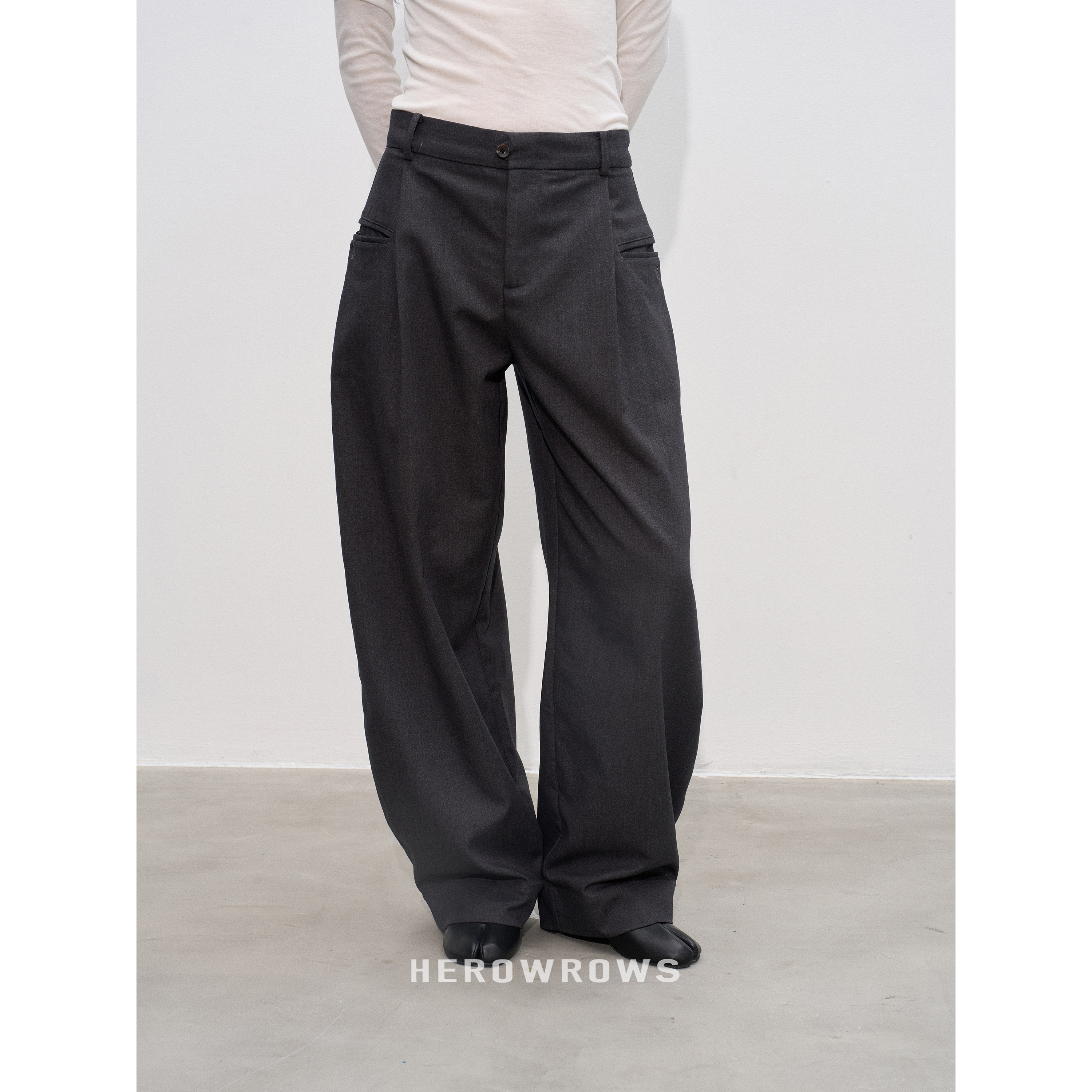 Herowrows 25AW 单褶弧线插袋 随性立体廓形弯刀休闲西裤 深灰色