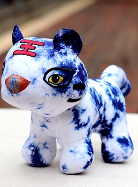 云南大理丽江手工艺品扎染布艺小老虎摆件家居办公礼物老虎摆件