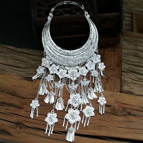 蝴蝶苗银少数民族舞台演出坠子