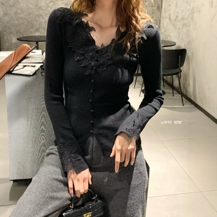 羊毛针织衫 欧洲站2025冬季 COM时钉钻V领拼蕾丝长袖 打底上衣 新款