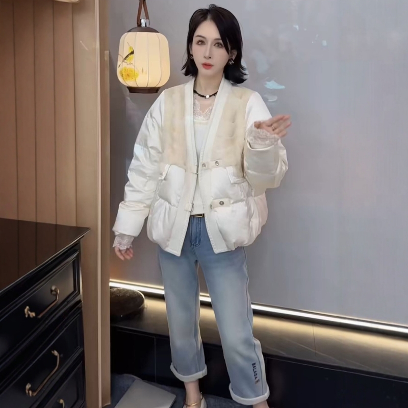 街头记忆面料常规V领拼接羽绒服