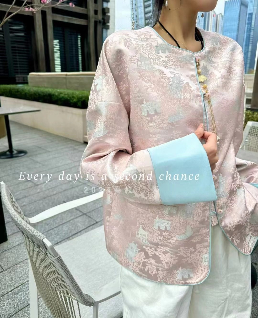 复古常规缎面撞色短外套