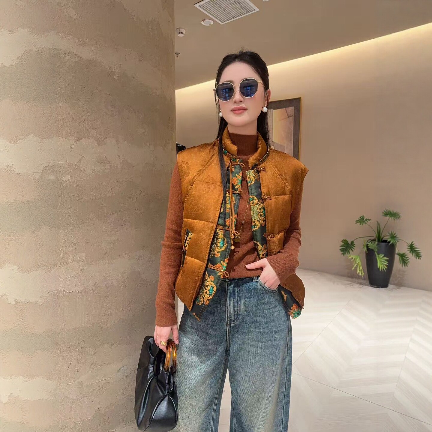 中式盘扣刺绣提花鹅绒羽绒服马甲