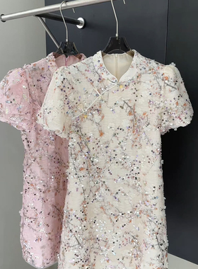 欧洲站2025夏季新款V+.COM新中式重工立体刺绣旗袍式连衣裙89506