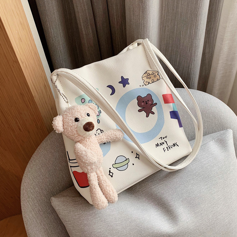 北包包女包夏小包包2020新款潮网红小熊单肩时尚涂鸦百搭ins可爱