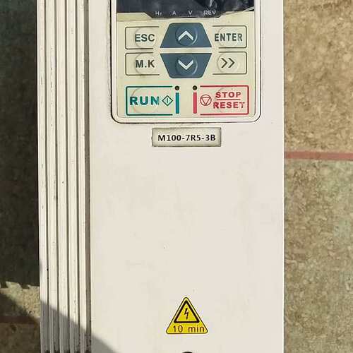 议价7.5kw变频器M1007R53B实物拍摄拍前