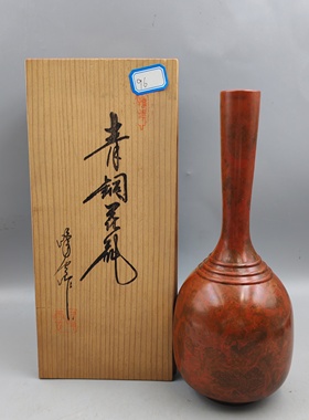 日本产带款老铜花瓶，高24厘米，口径3厘米，带木盒，品相如图。