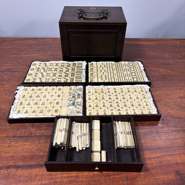 日本老竹骨麻将，牌长3.1厘米，宽2.1厘米，厚度1.5厘米，骨厚1