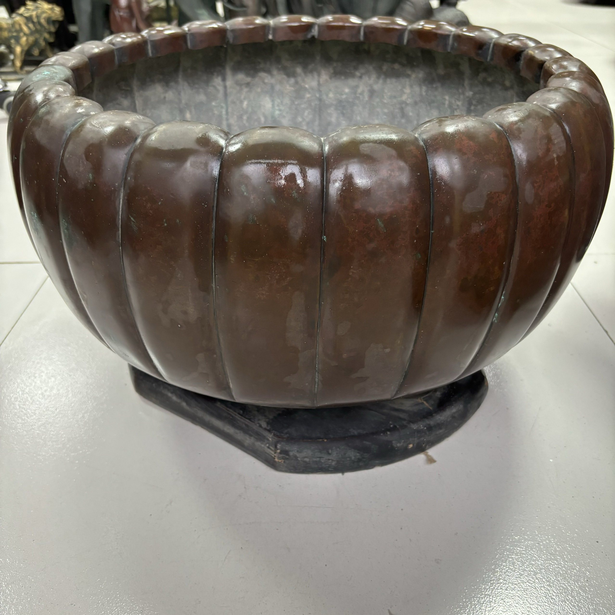 日本精品花瓣形铜火钵，重13公斤，高27.5cm宽45cm内径34cm